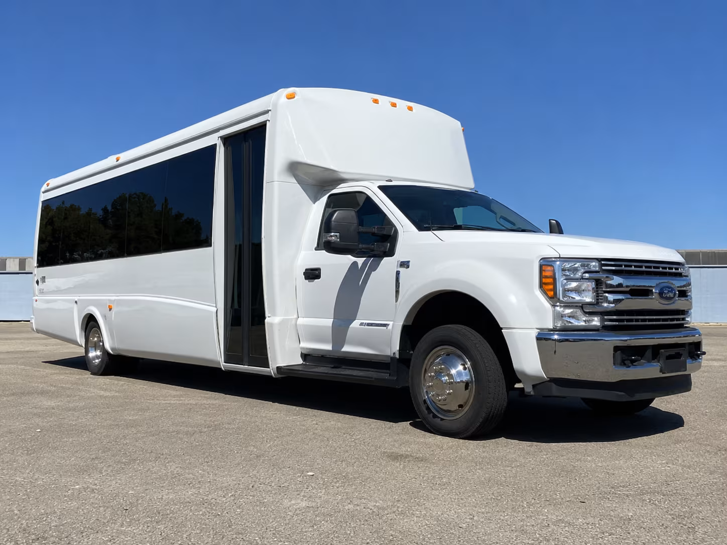 bus rentals for irving area zoo and nature field trips