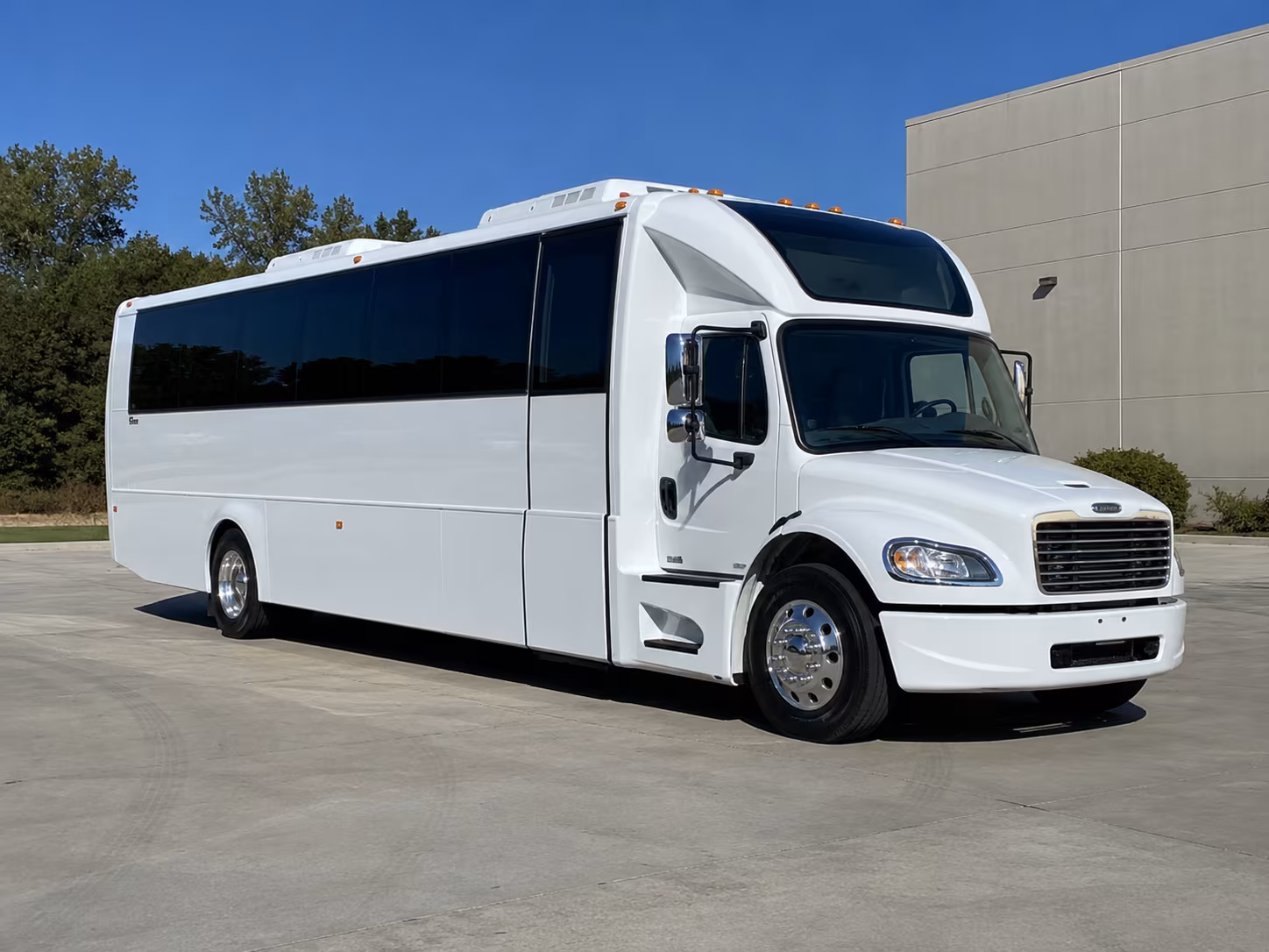 irving 28 passenger party bus
